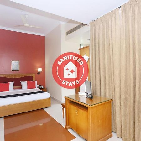 Capital O 45944 Club 7 Hotel Тирувала Екстериор снимка
