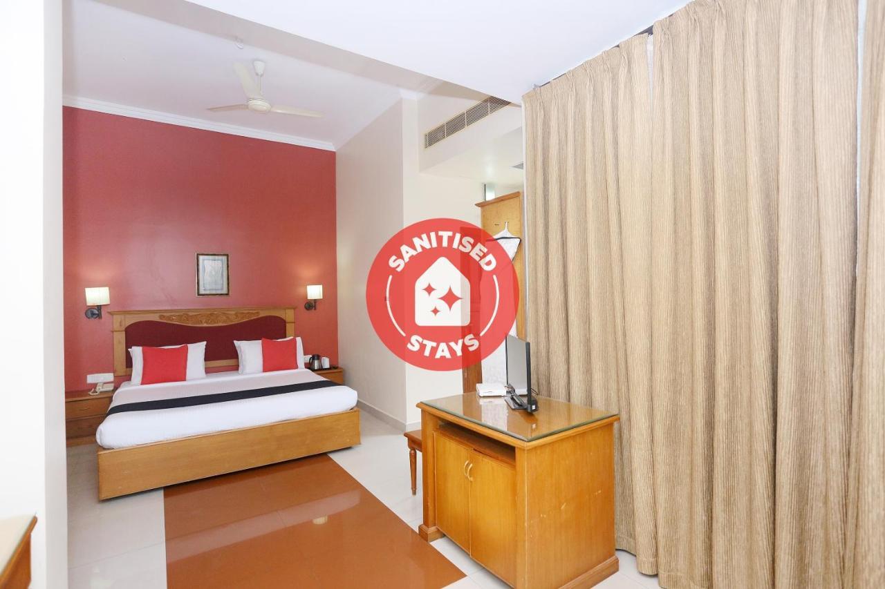 Capital O 45944 Club 7 Hotel Тирувала Екстериор снимка