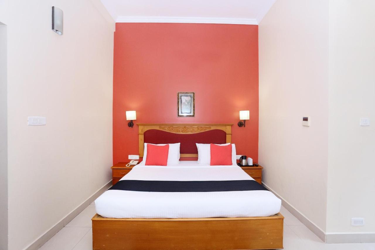 Capital O 45944 Club 7 Hotel Тирувала Екстериор снимка