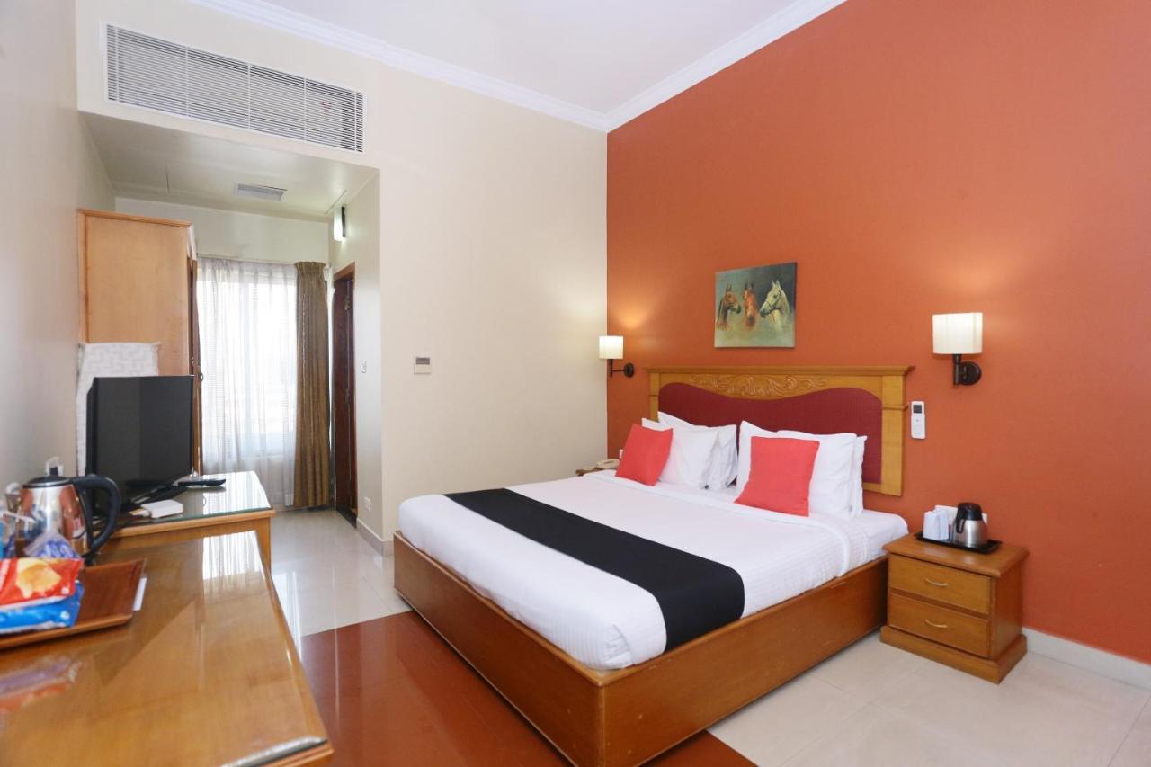Capital O 45944 Club 7 Hotel Тирувала Екстериор снимка