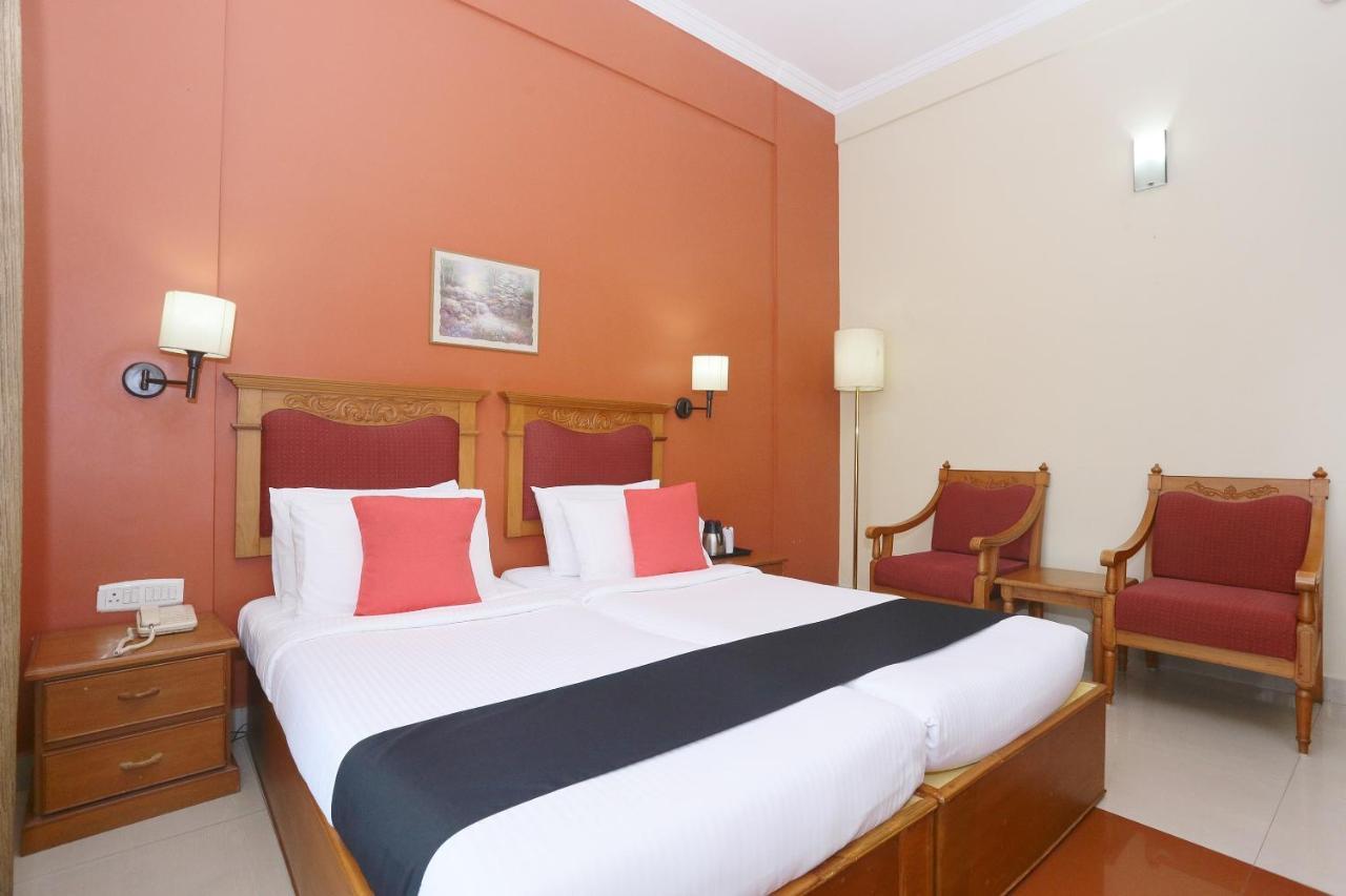 Capital O 45944 Club 7 Hotel Тирувала Екстериор снимка