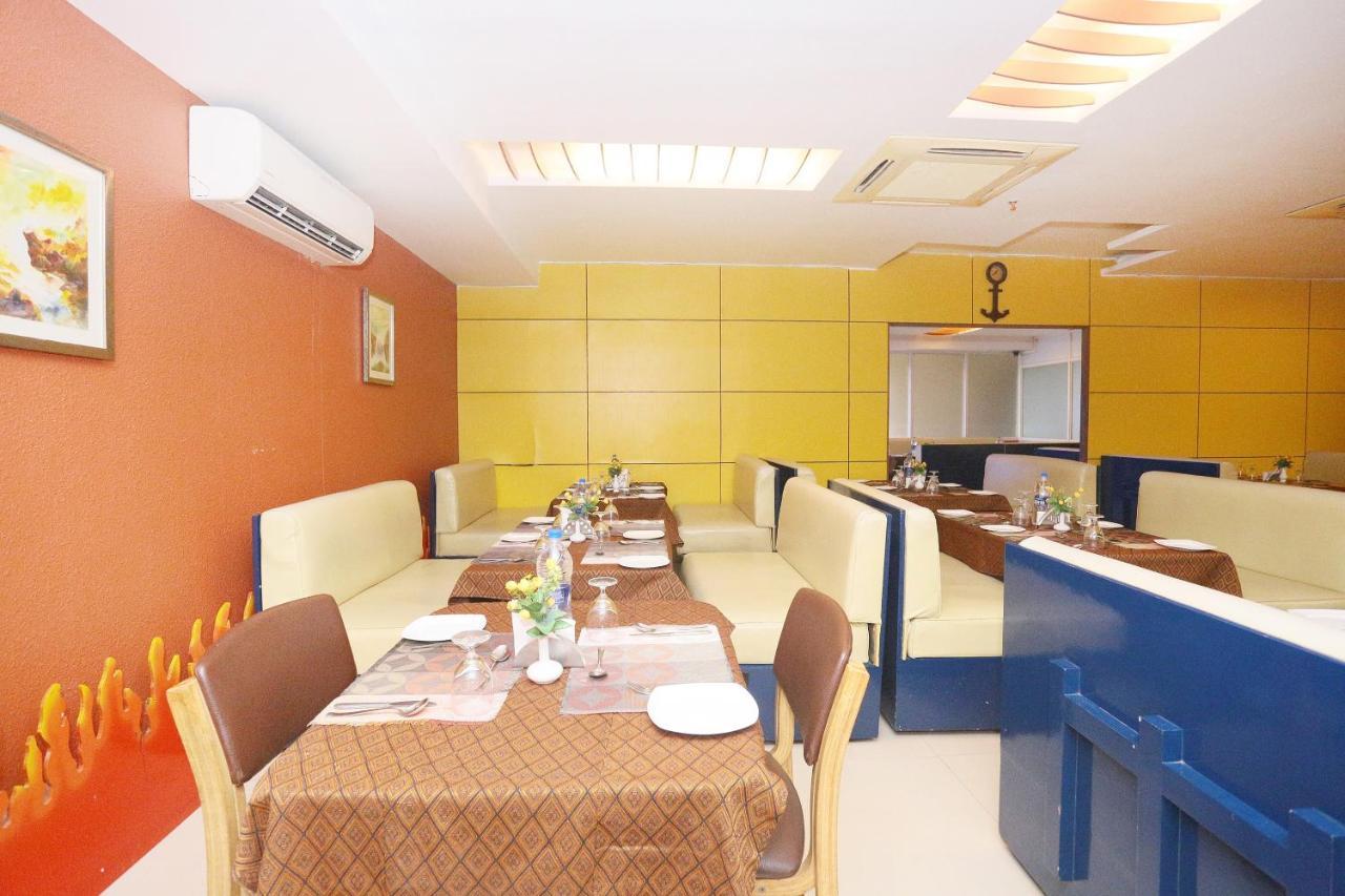 Capital O 45944 Club 7 Hotel Тирувала Екстериор снимка
