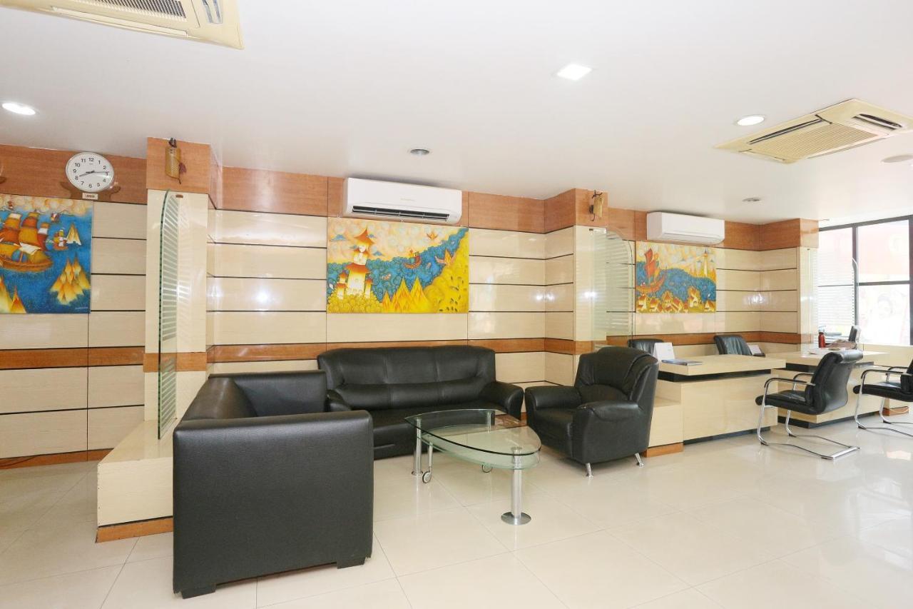 Capital O 45944 Club 7 Hotel Тирувала Екстериор снимка