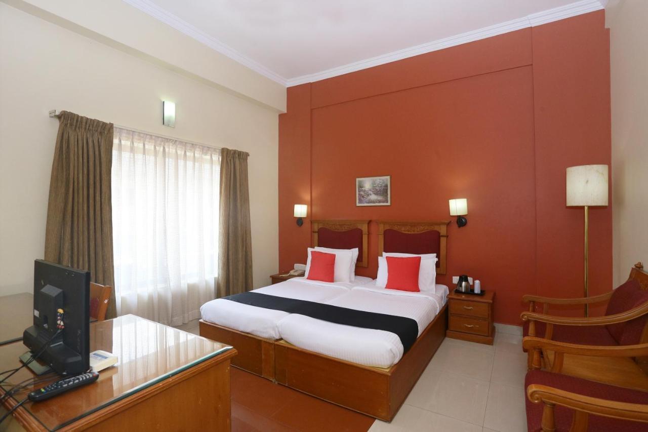 Capital O 45944 Club 7 Hotel Тирувала Екстериор снимка