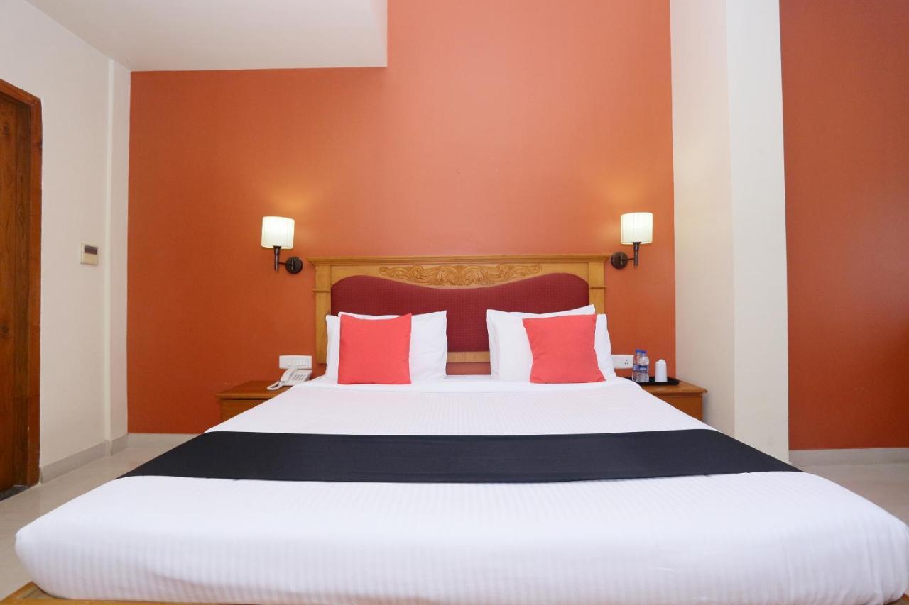 Capital O 45944 Club 7 Hotel Тирувала Екстериор снимка