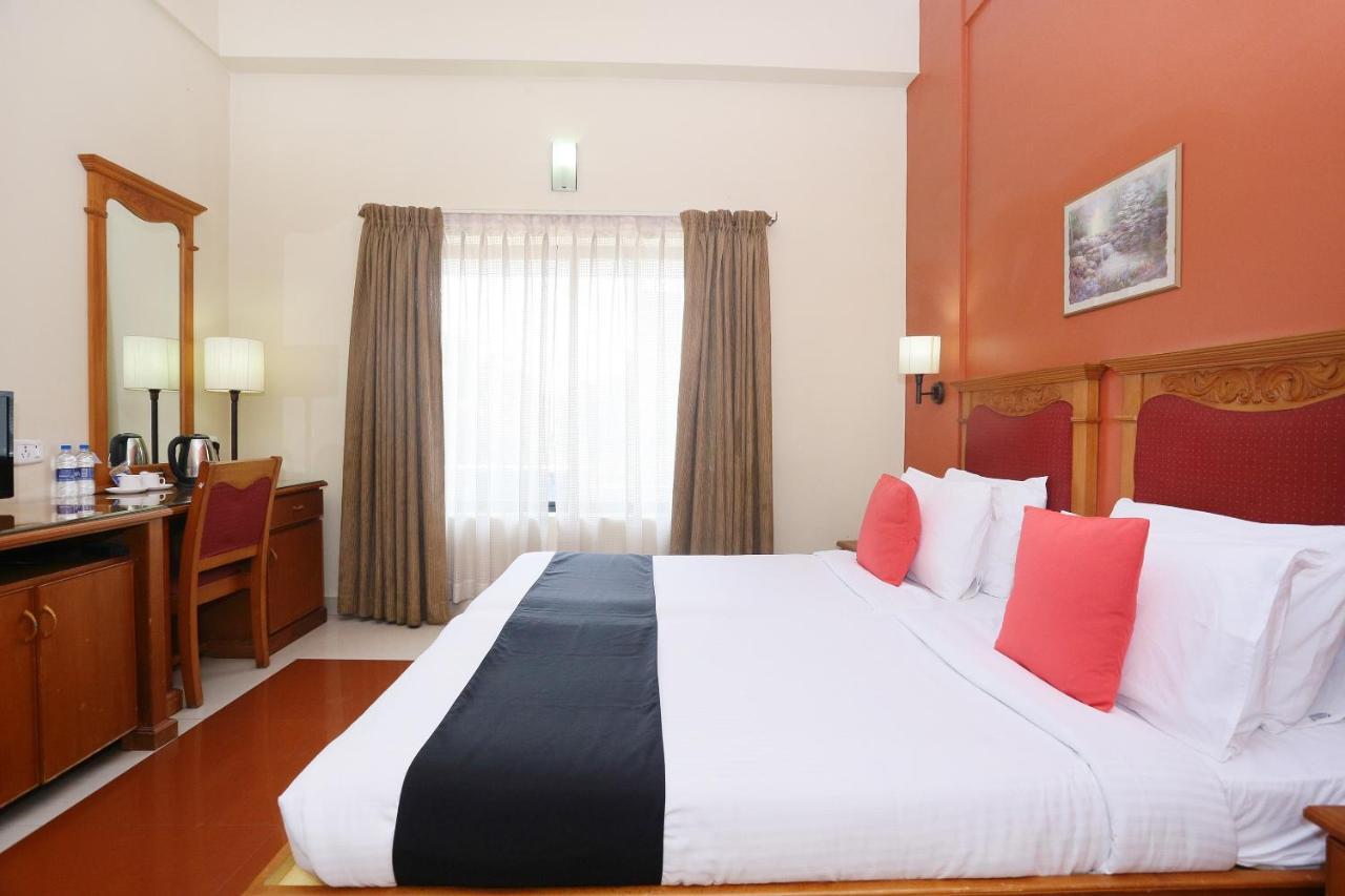 Capital O 45944 Club 7 Hotel Тирувала Екстериор снимка