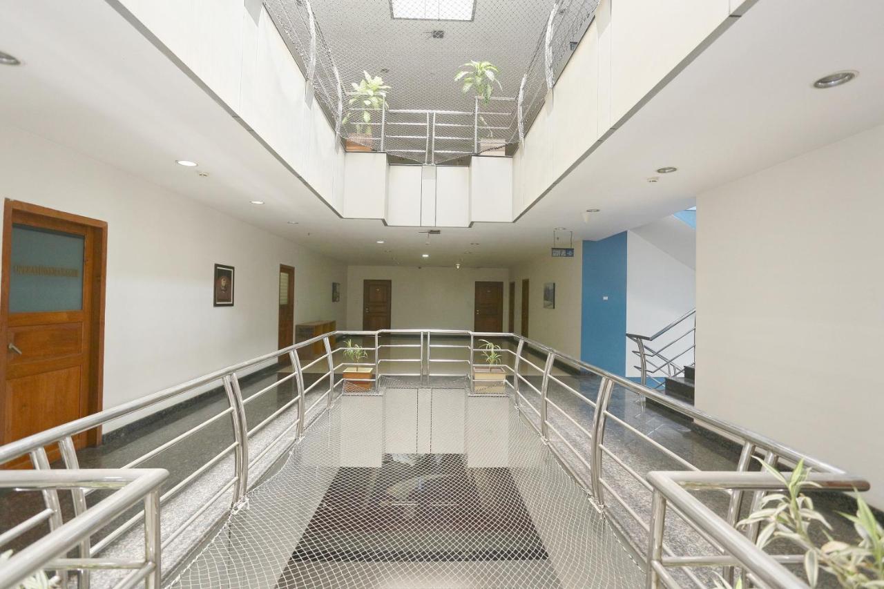 Capital O 45944 Club 7 Hotel Тирувала Екстериор снимка