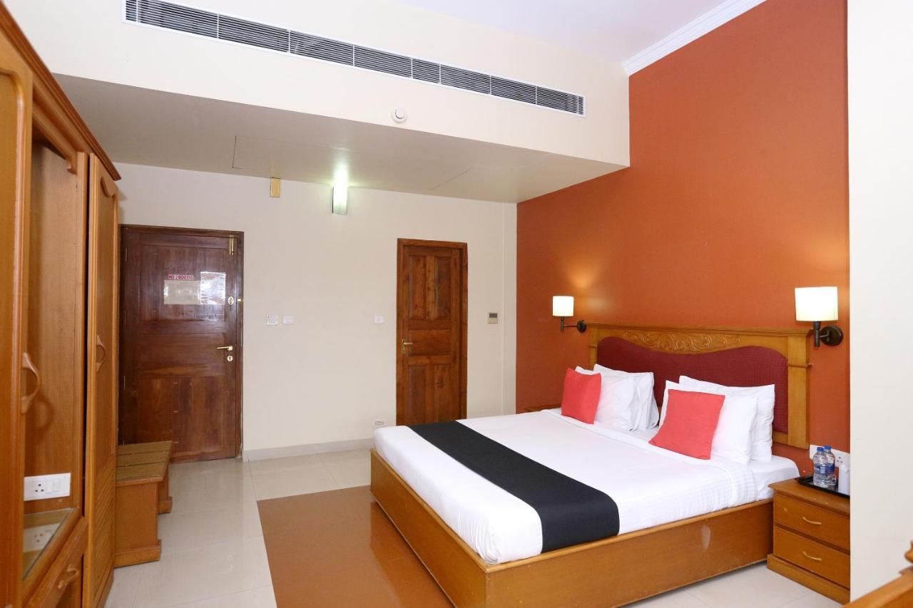 Capital O 45944 Club 7 Hotel Тирувала Екстериор снимка